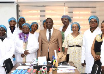 Le Forum d’Entrepreuneriat des Femmes Congolaises (FEFCO) en visite dans les laboratoires de l’Office Congolais de Contrôle