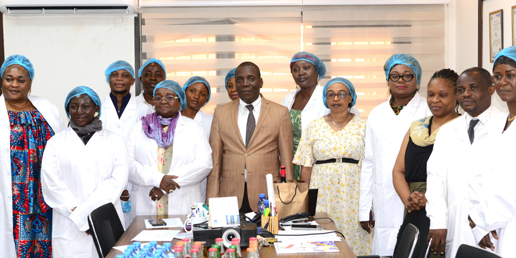 Le Forum d’Entrepreuneriat des Femmes Congolaises (FEFCO) en visite dans les laboratoires de l’Office Congolais de Contrôle