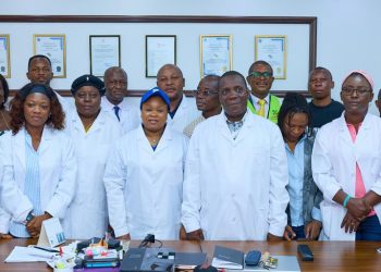 La Direction Générale inspecte le site d’aménagement des nouveaux équipements de laboratoires.